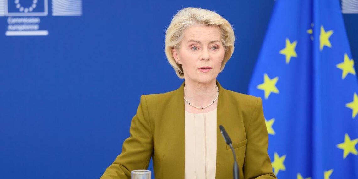 Урсула фон дер Лајен признава дека ЕЕС системот предизвикува проблеми на аеродромите и границите