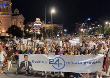 Стотици луѓе во Белград за Зоран Кесиќ: „Овде и 24 минути се премногу“