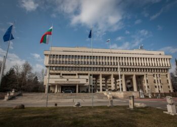 Софија прифаќа ЕУ да биде вклучена во разговорите со Македонија, но условите остануваат