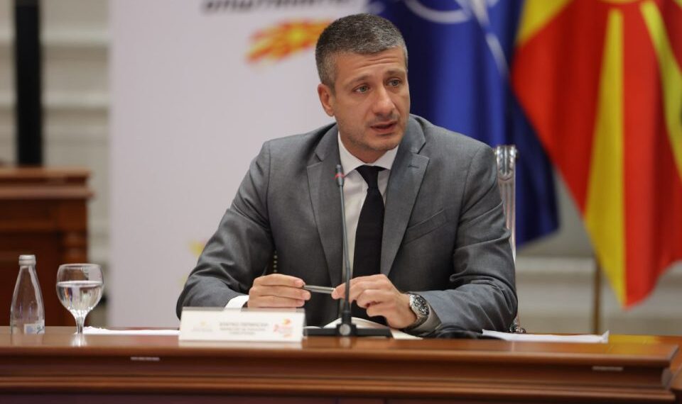 Нови правила за боледување: Матичниот лекар ќе дава до пет дена, контролор може да провери дали пациентот е дома