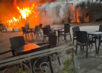 (ВИДЕО) Голем пожар во Шуто Оризари: изгореа неколку дуќани и угостителски објекти