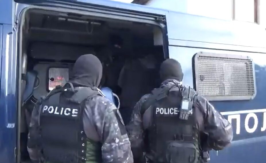Голема полициска акција во Прилеп: претреси на околу 30 локации, под лупа и полициски службеници