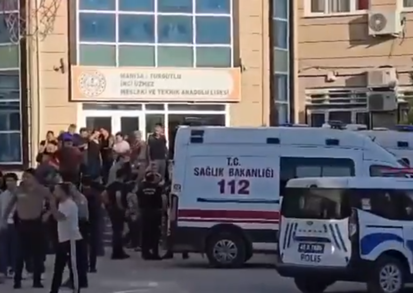 (ВИДЕО) Пукање пред училиште во Турција: осум ученици се повредени, напаѓачот е приведен