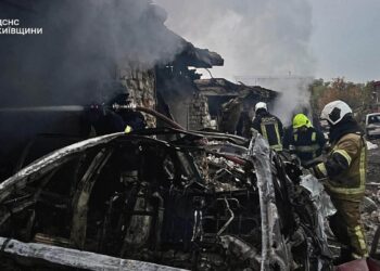 Три лица загинаа, седум се повредени во нов руски напад врз Киев
