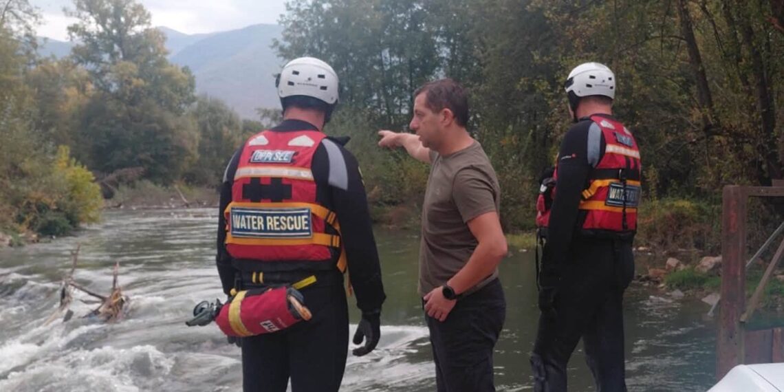 Се трага по исчезнат човек крај Вардар во Гостиварско