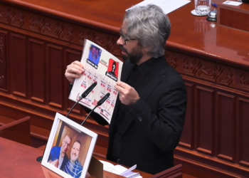 Апасиев ги отвори бизнисите на баџанакот на Мицкоски, премиерот го повика да ги докажува тврдењата на суд