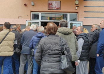 Србите од Косово тргнаа со организиран превоз за гласање во Србија