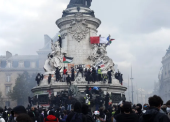 Макрон ја одби оставката на министерот за внатрешни работи по насилните протести во Франција