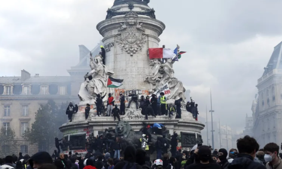Макрон ја одби оставката на министерот за внатрешни работи по насилните протести во Франција