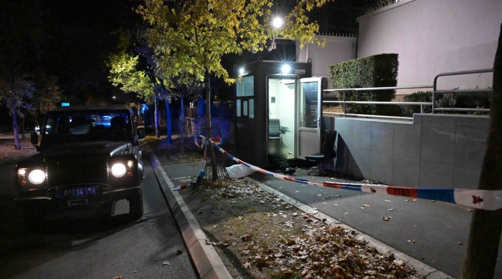 Србија го крена нивото на терористичка закана по нападот пред израелската амбасада во Белград