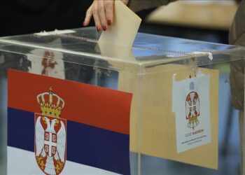Апсења во Србија пред изборите: Властите се сомневаат дека група планирала немири на изборниот ден