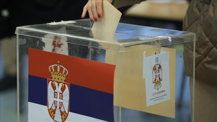 Апсења во Србија пред изборите: Властите се сомневаат дека група планирала немири на изборниот ден