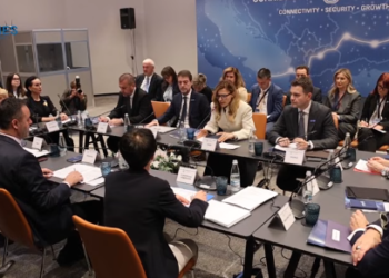 Скопје и Софија остануваат на спротивставени позиции, недовербата ја отежнува европската интеграција